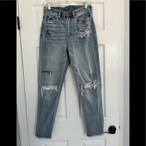 American Eagle X Keith Haring Mom Jean, Women’s Size 2, Distressed Light Wash